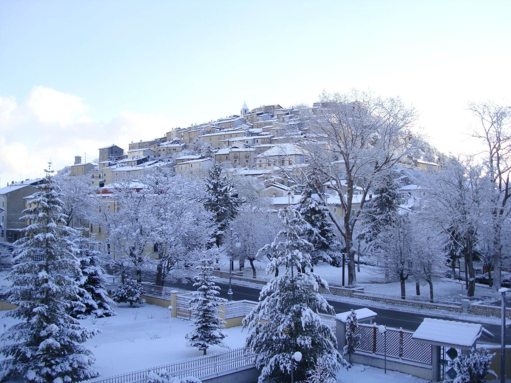 Alba Sporting Hotel Rocca di Mezzo Eksteriør bilde